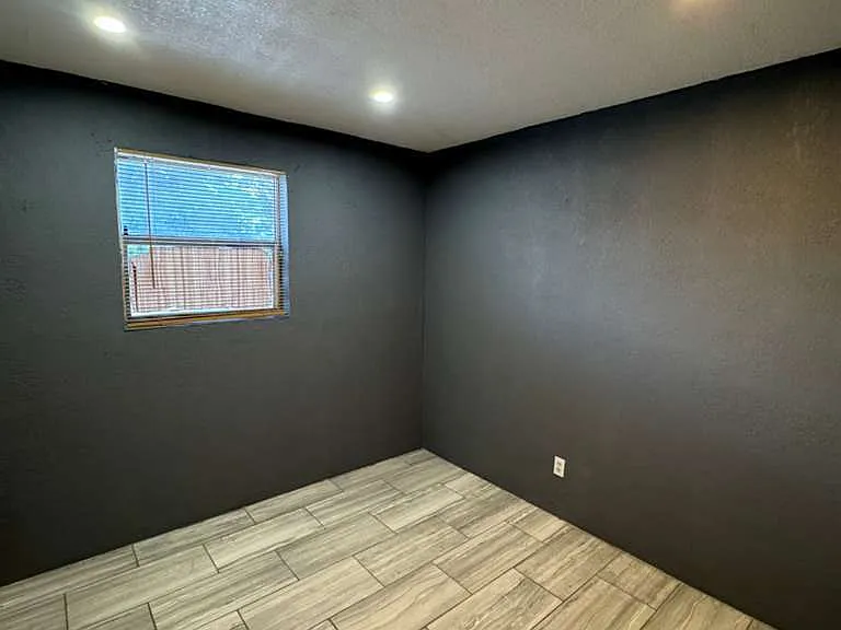 529 Lucy St — Photo 8