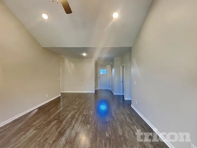 741 Mitscher Dr — Photo 2