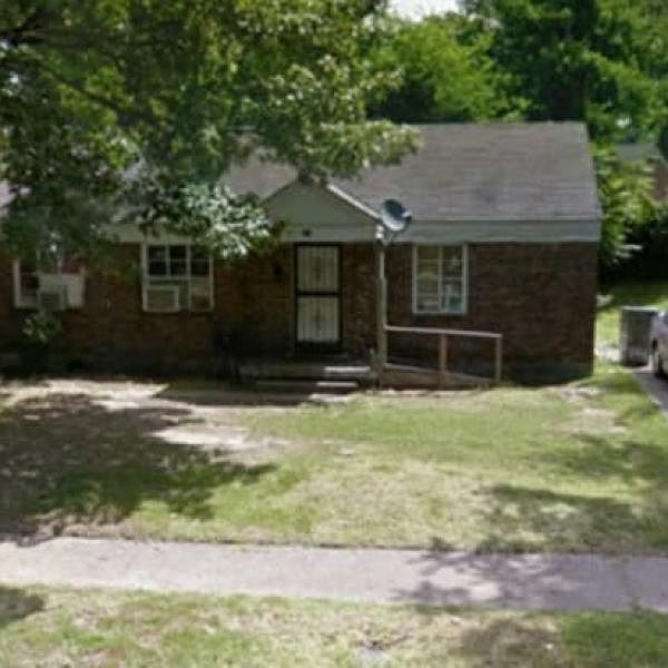 2nd image of 846 Leon Pl