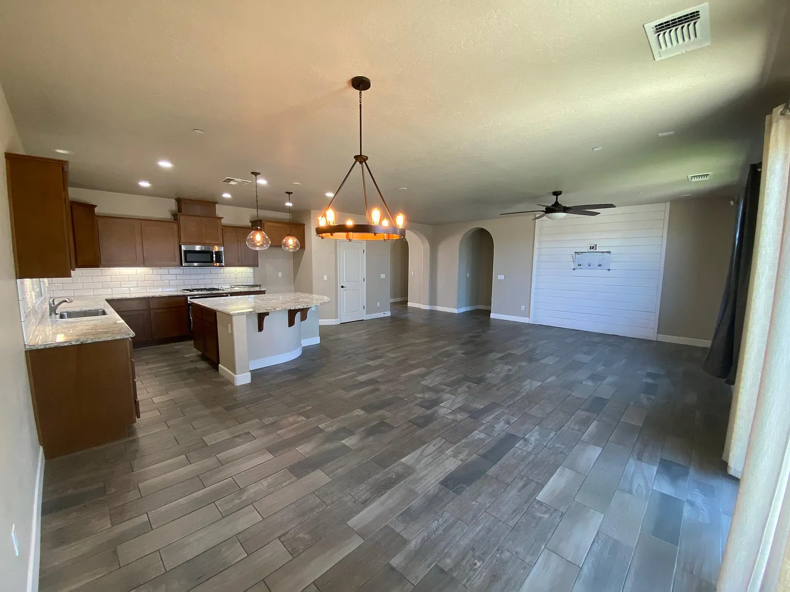 4 bed, 1940 sqft, $2,600 — Photo 4