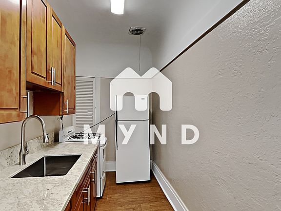 5th image of 2218 10th St APT 3