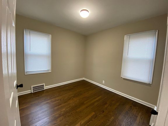 5th image of 2058 Paris Ave