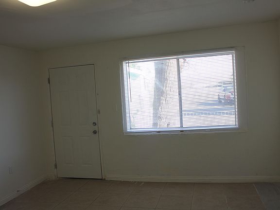 4th image of 83109 Lupine Ave #6