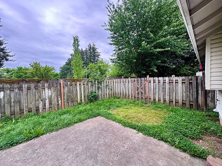 Adorable and Spacious!! Troutdale Duplex in Cul-de-sac!! — Photo 18