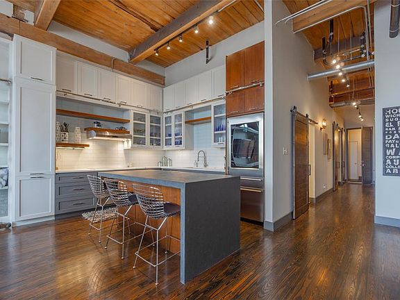 2nd image of 2402 Mechanic St #405