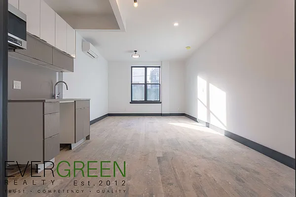 Rented by Evergreen Apartments BK | media 13