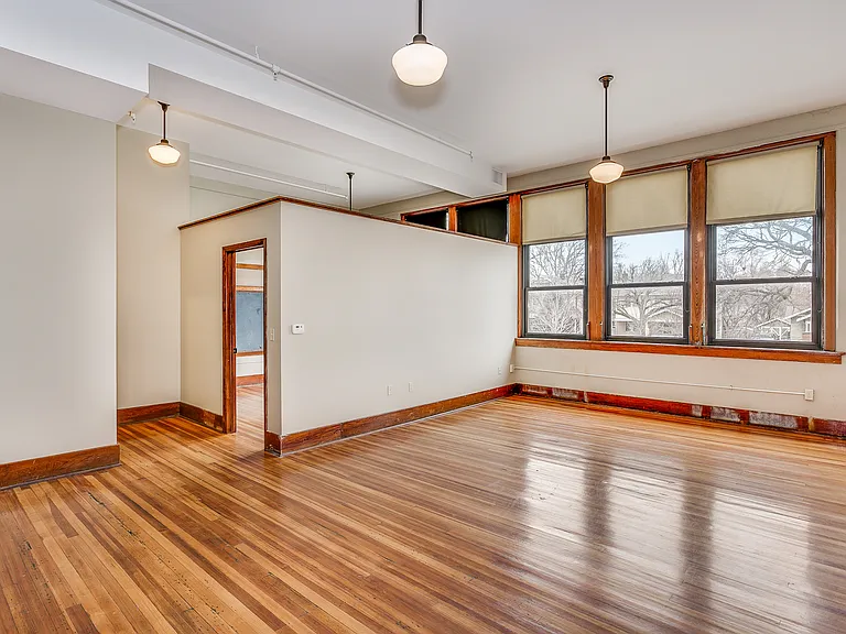 Sunnyside Apartments — Photo 1