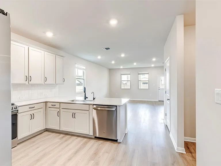 133 Silverleaf Spur — Photo 5