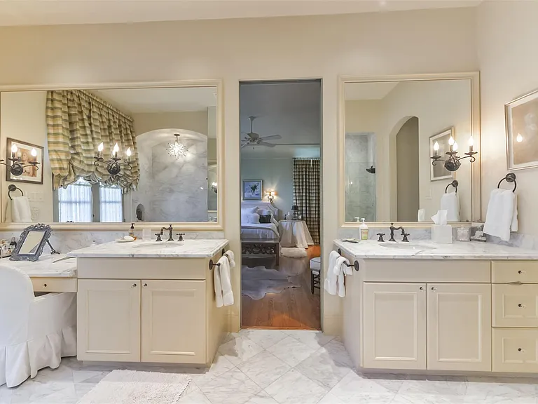 2712 Ferndale St — Photo 26