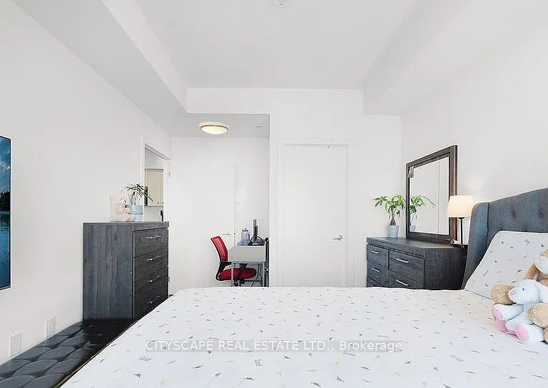 5 Wellington St S #814 — Photo 6