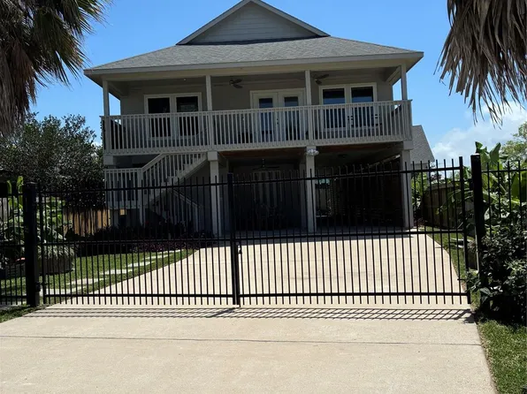 246 Debbie Ln, San Leon, TX 77539