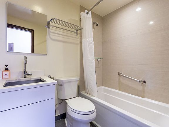 3rd image of 348 E 51st St APT 3F