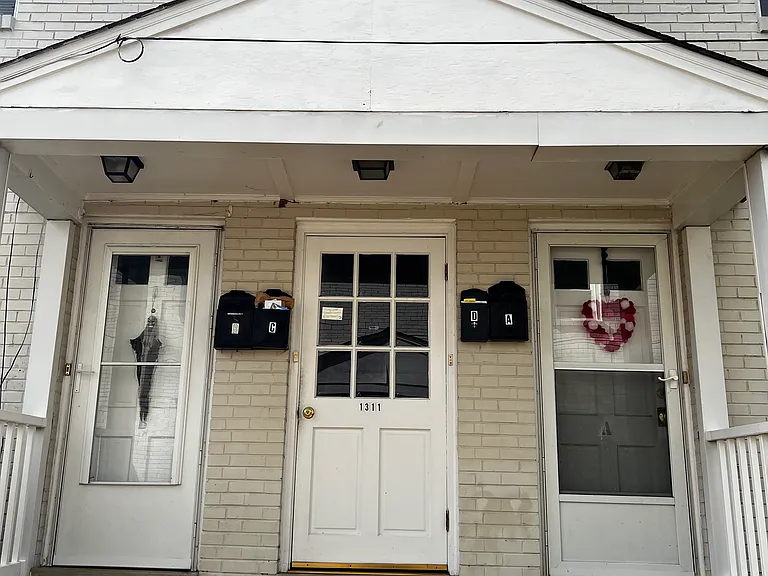 1311 Wallace St #C — Photo 2