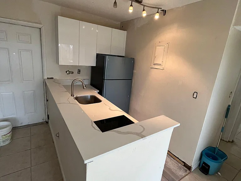 1711 NE 56th St #1 — Photo 12