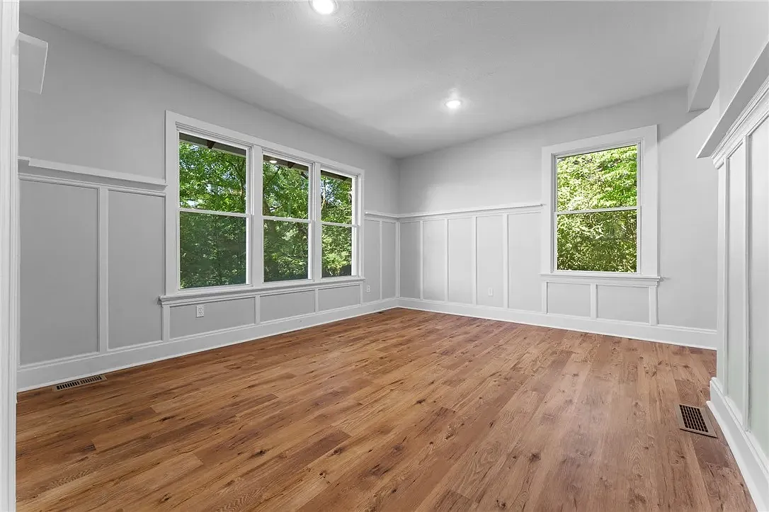 4 bed, 2081 sqft, $2,400 — Photo 4