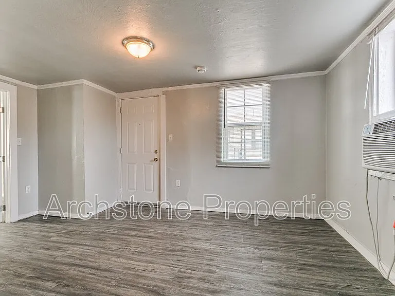 1233 N Grand Blvd — Photo 7
