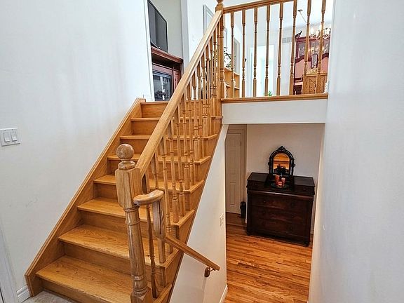 3rd image of 4 Kingsley Rd S