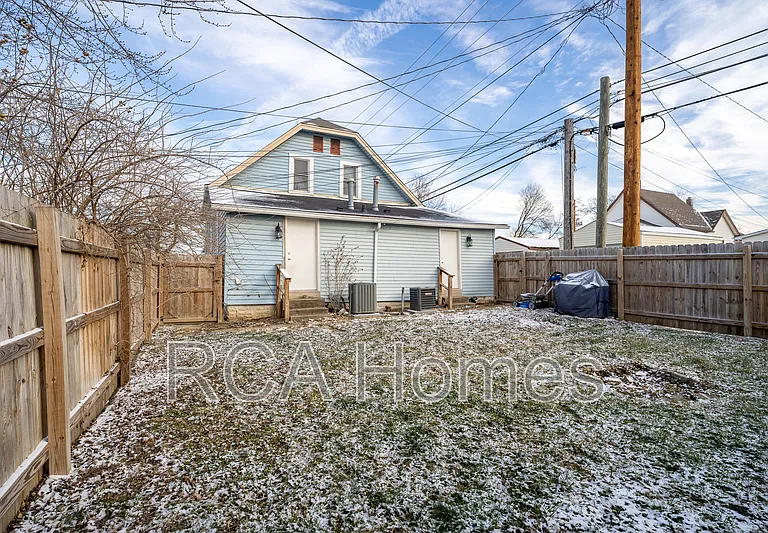 1011 E Legrande Ave #E — Photo 11