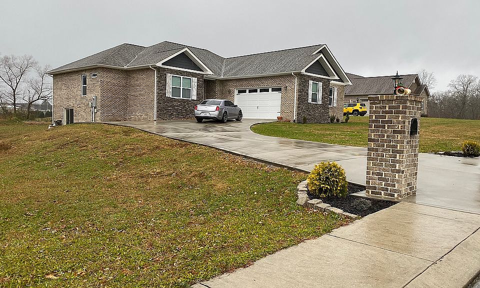 1st image of 387 Riverview Dr