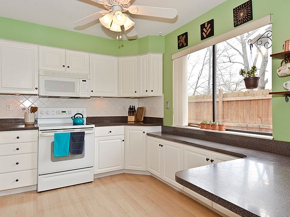 5th image of 424 Far Hill Dr