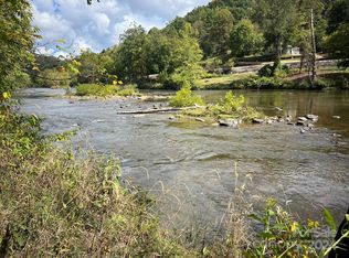 1471 Toe River Rd, Green Mountain, NC 28740