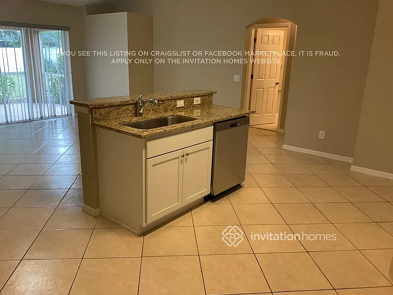 1118 SE 14th St — Photo 3