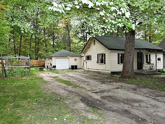 2nd image of 138 Cottage Dr