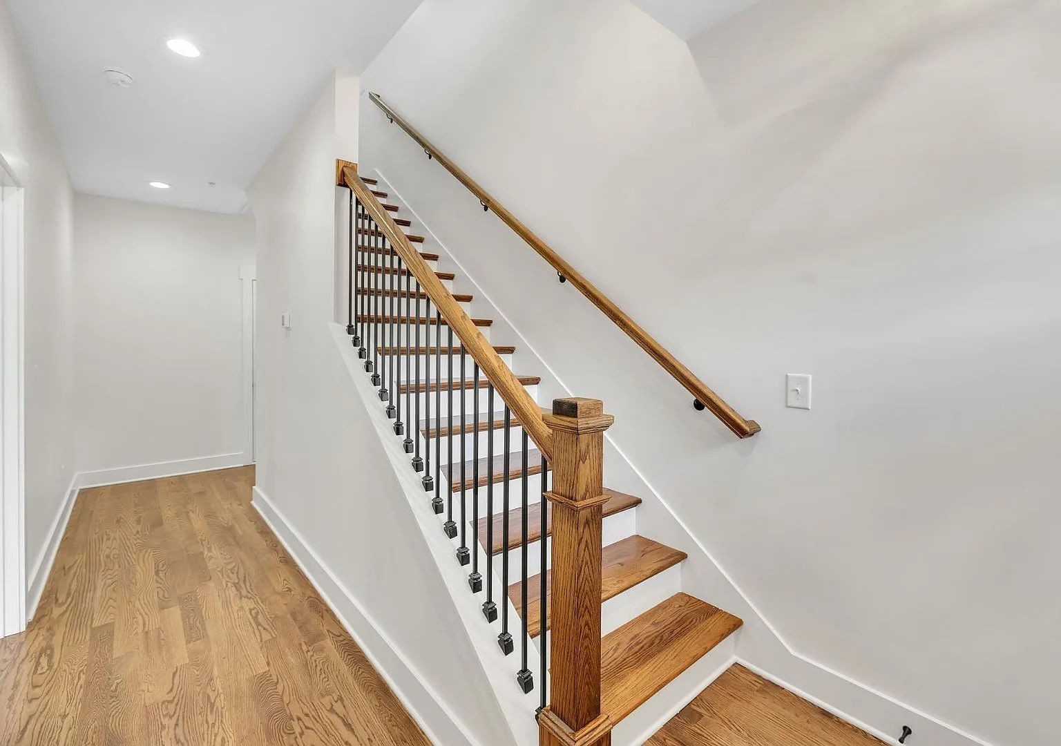 138 Wilson Ct - 138 Wilson Ct — Photo 2