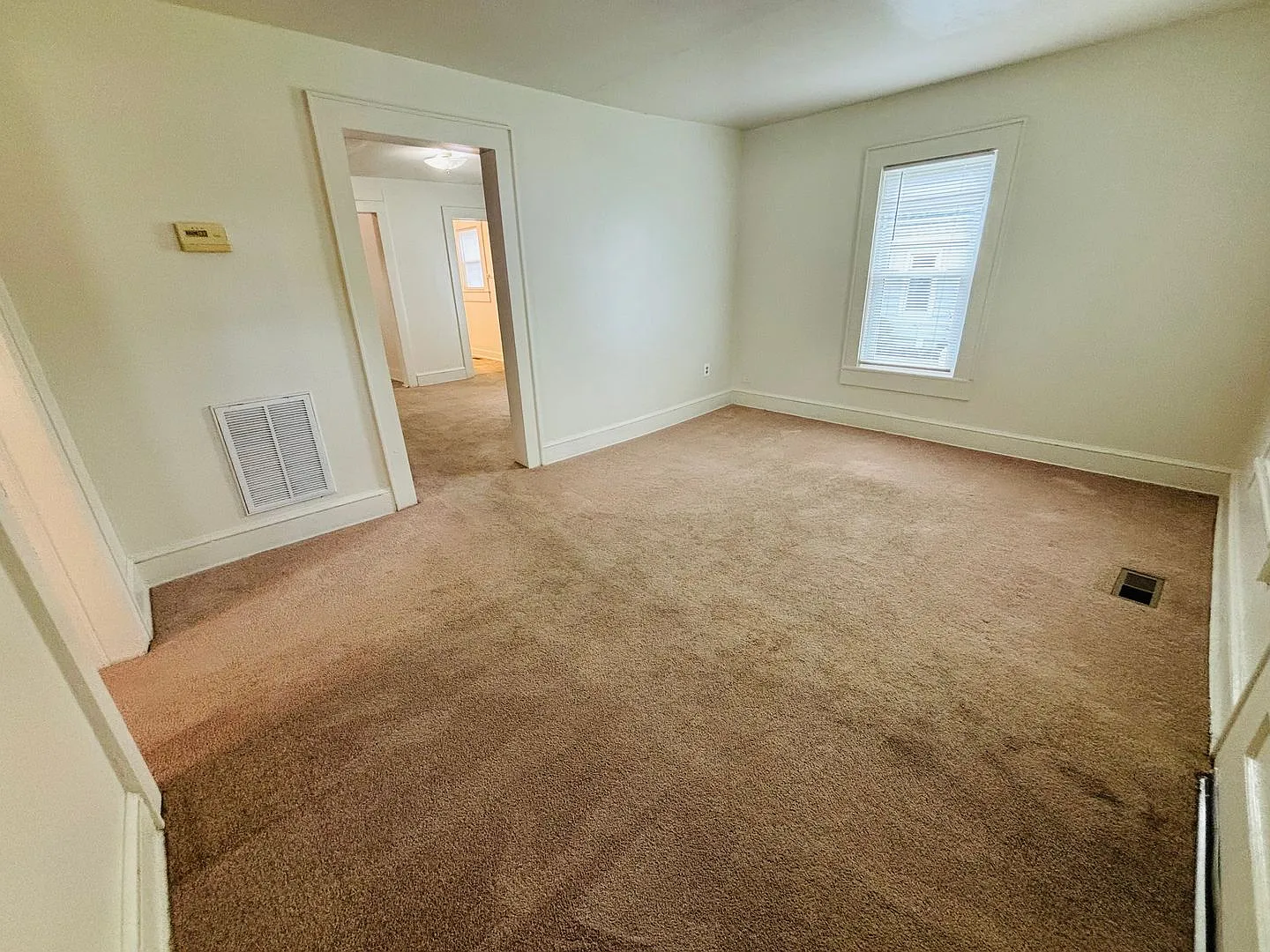 2 Bedroom, 1 Bath house — Photo 3