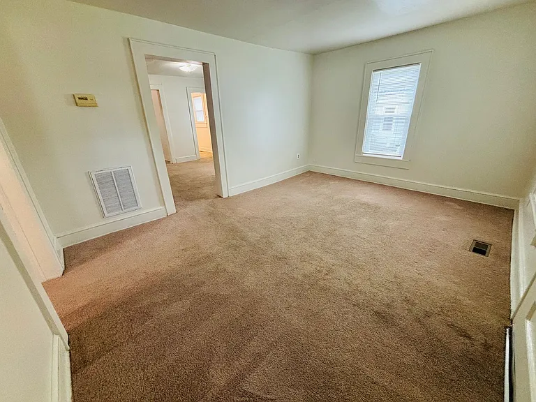 116 Lester St — Photo 3