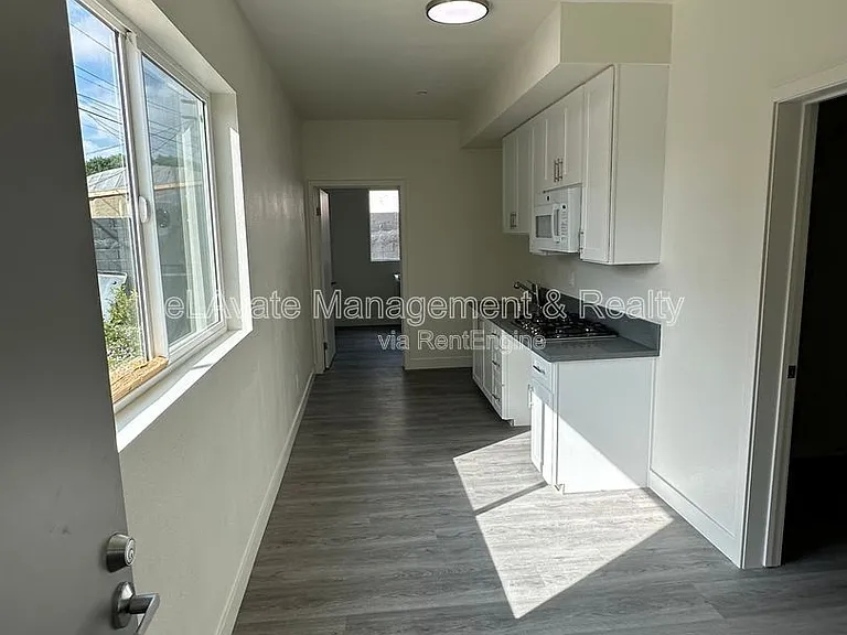 226 W 87th St #204 — Photo 3