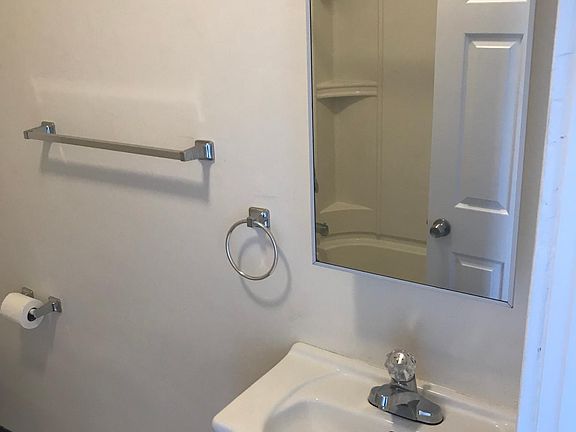 5th image of 2171 Logan Ave APT 6