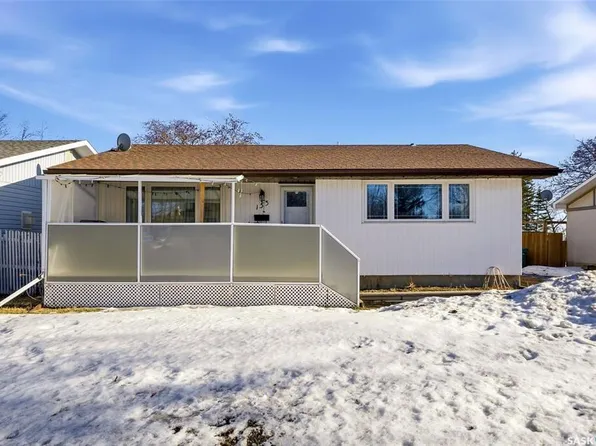 153 McDougall Cres, Regina, SK S4S 5M6
