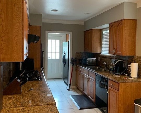 4th image of 16714 La Maida St