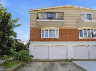 498 Avon St, Philadelphia, PA 19116