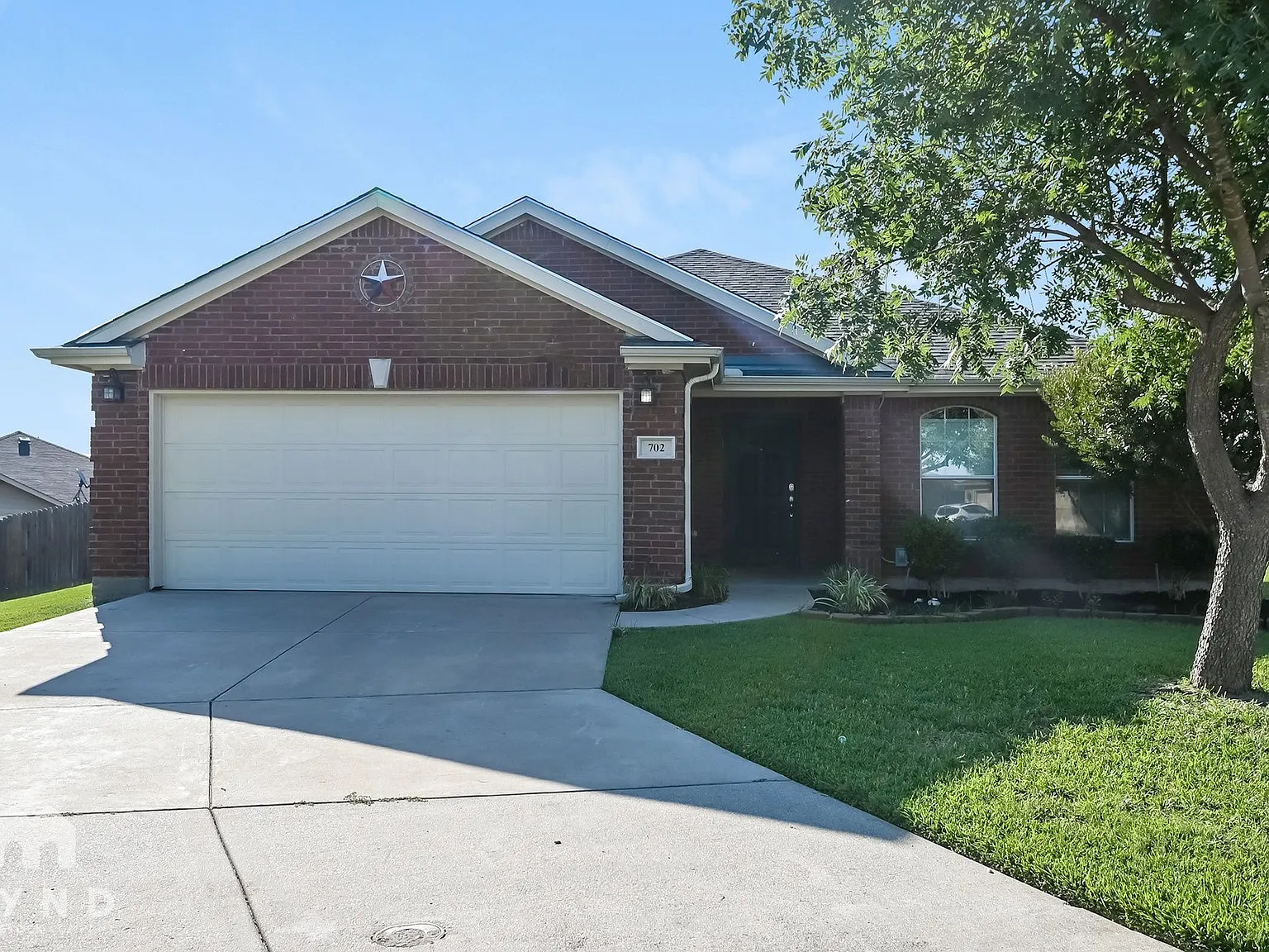 3 bed, 2.0 bath, 1804 sqft, $2,145 — Photo 1