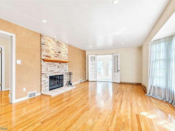 4th image of 142 Bexley Dr
