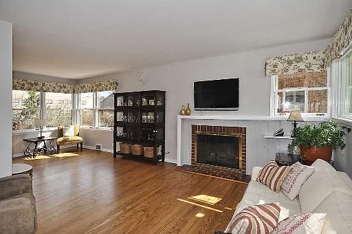 5th image of 835 N Dunton Ave