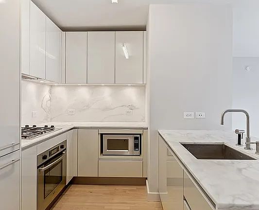 4th image of 322 W 57th St #31Q1