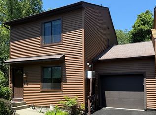 6 Hilltop Cir, Fishkill, NY 12524