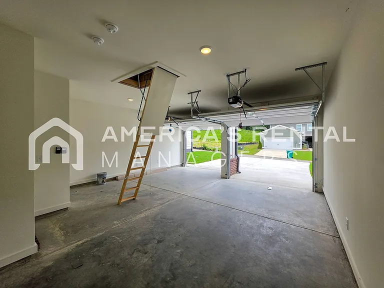 1019 Grand River Blvd W — Photo 31