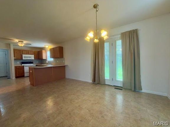4th image of 591 Creekwood Blvd