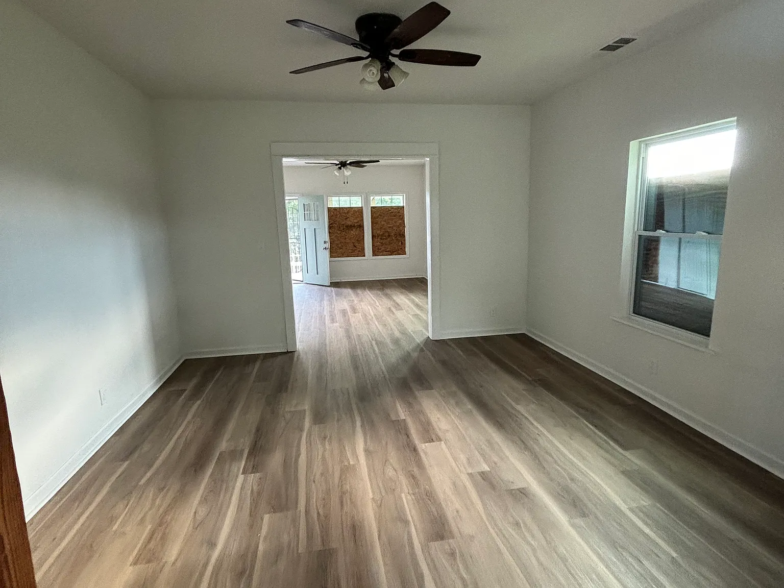 3 bed, 1300 sqft, $2,400 — Photo 2