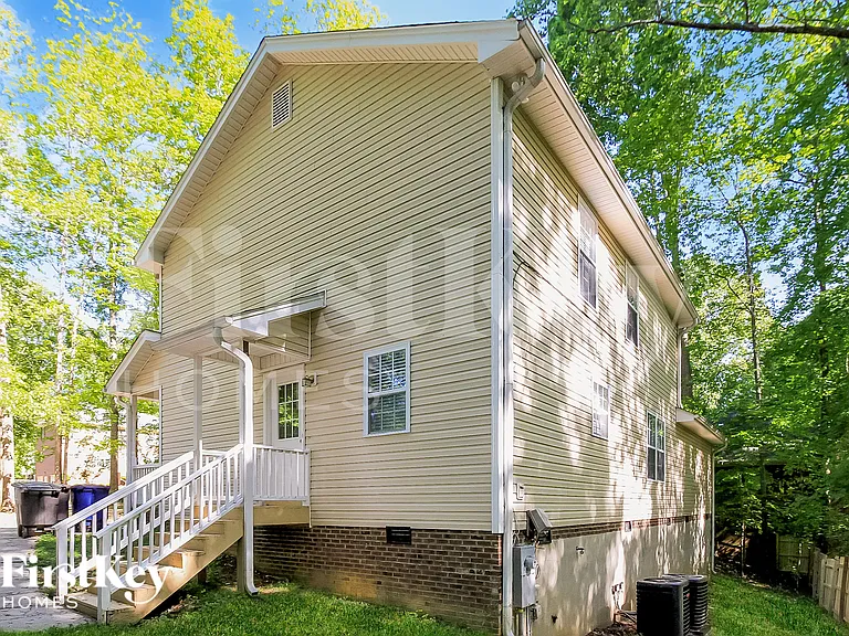 944 Highland Glen Rd — Photo 17