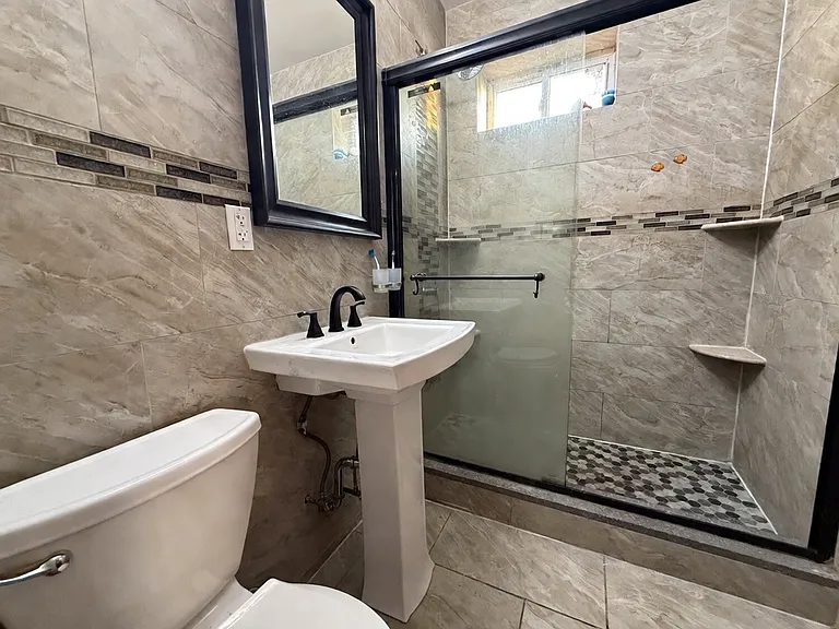 475 42nd St #4 — Photo 7