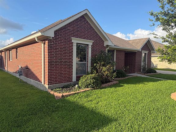 3rd image of 6739 Conroe Cir