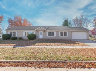 960 Mulberry Dr, Geneseo, IL 61254