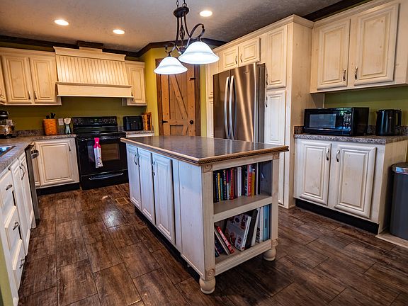 5th image of 560 S Ridge Line Rd