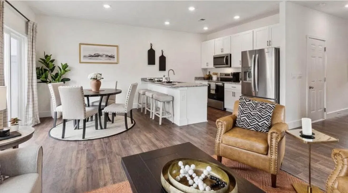 3 bed, 1381 sqft, $2,650 — Photo 4