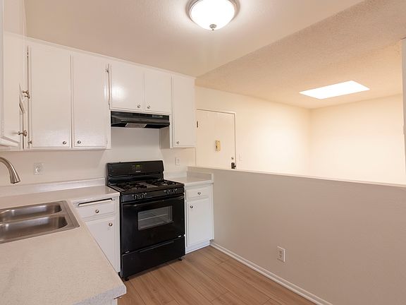 5th image of 10827 Morrison St #205